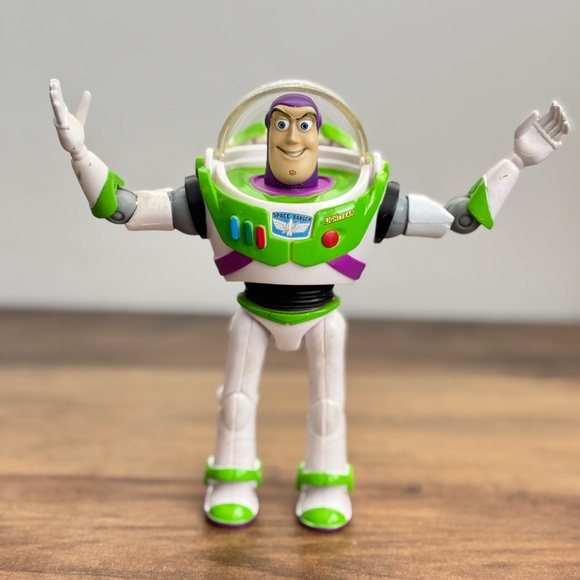 DISNEY Pixar Toy Story BUZZ LIGHTYEAR 5.5" Chopping Action Figure Jointed Topper - Picture 10 of 12